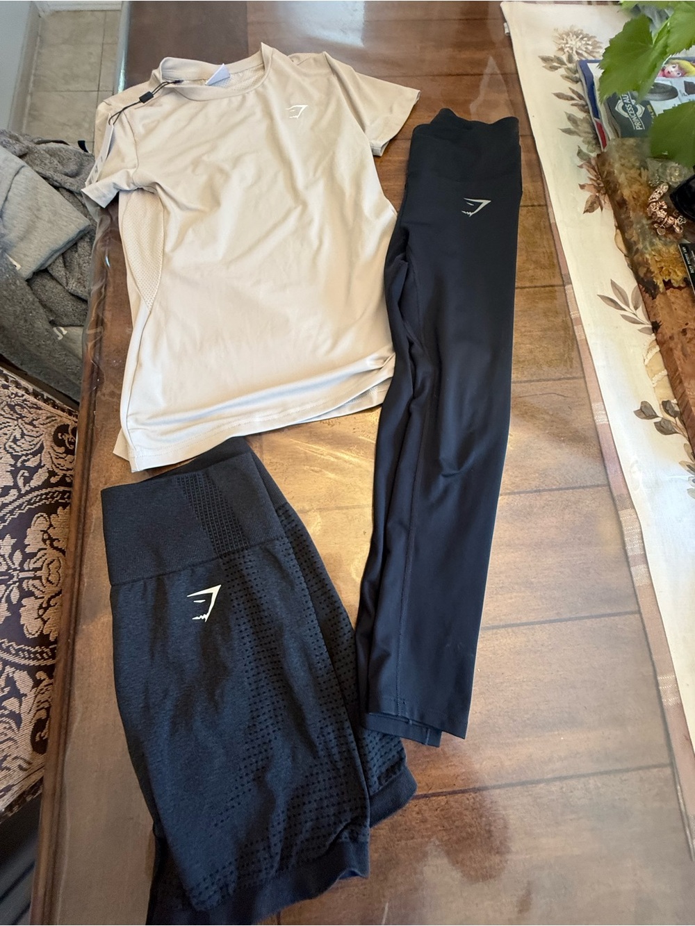 Gymshark Beige Tee with Black High-Waist & Textured Black Leggings Set-shirt new